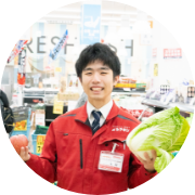 白菜を持っている男性