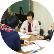 コーチング研修をしている男性と女性